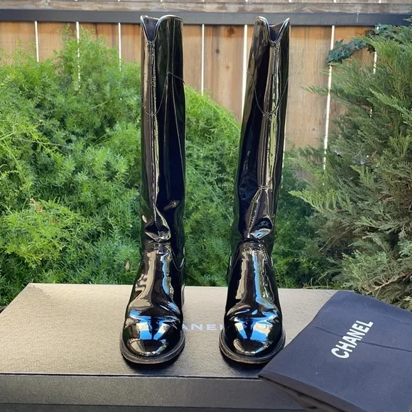 SOLD!!!! Authentic Chanel Interlocking CC Patent Leather Boots Size 37 C - Picture 3 of 15